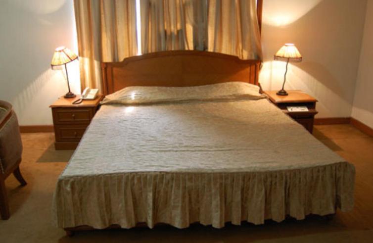 قاليور Hotel Sita Manor الغرفة الصورة
